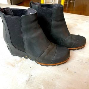Sorel wedge boots sz 8.5